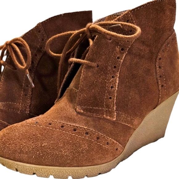 Mia Raphaella Wedge booties. Brown suede lace up. Womens 8.5 - Picture 1 of 10